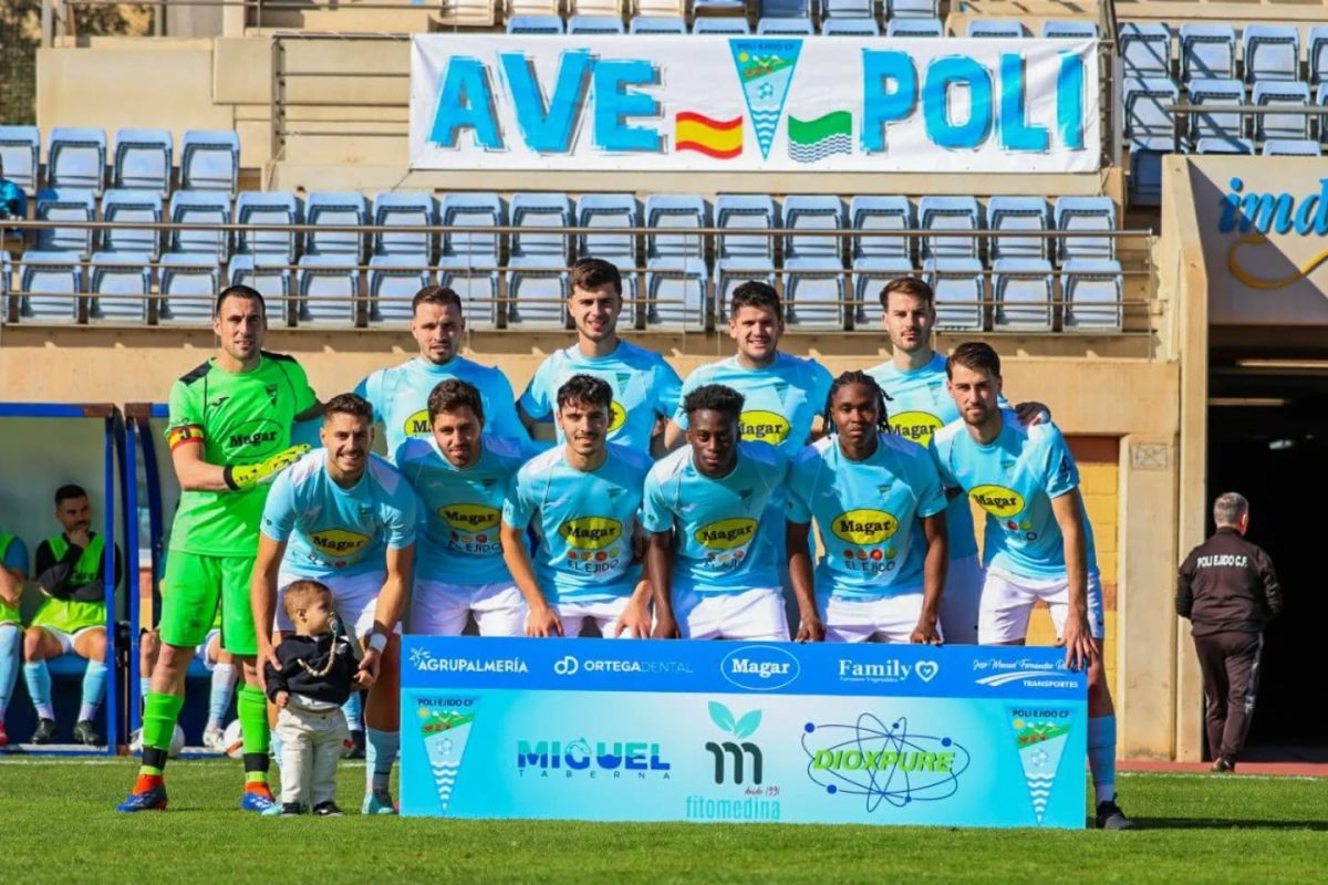 El once inicial con Paquito. /TITO_FLOOW