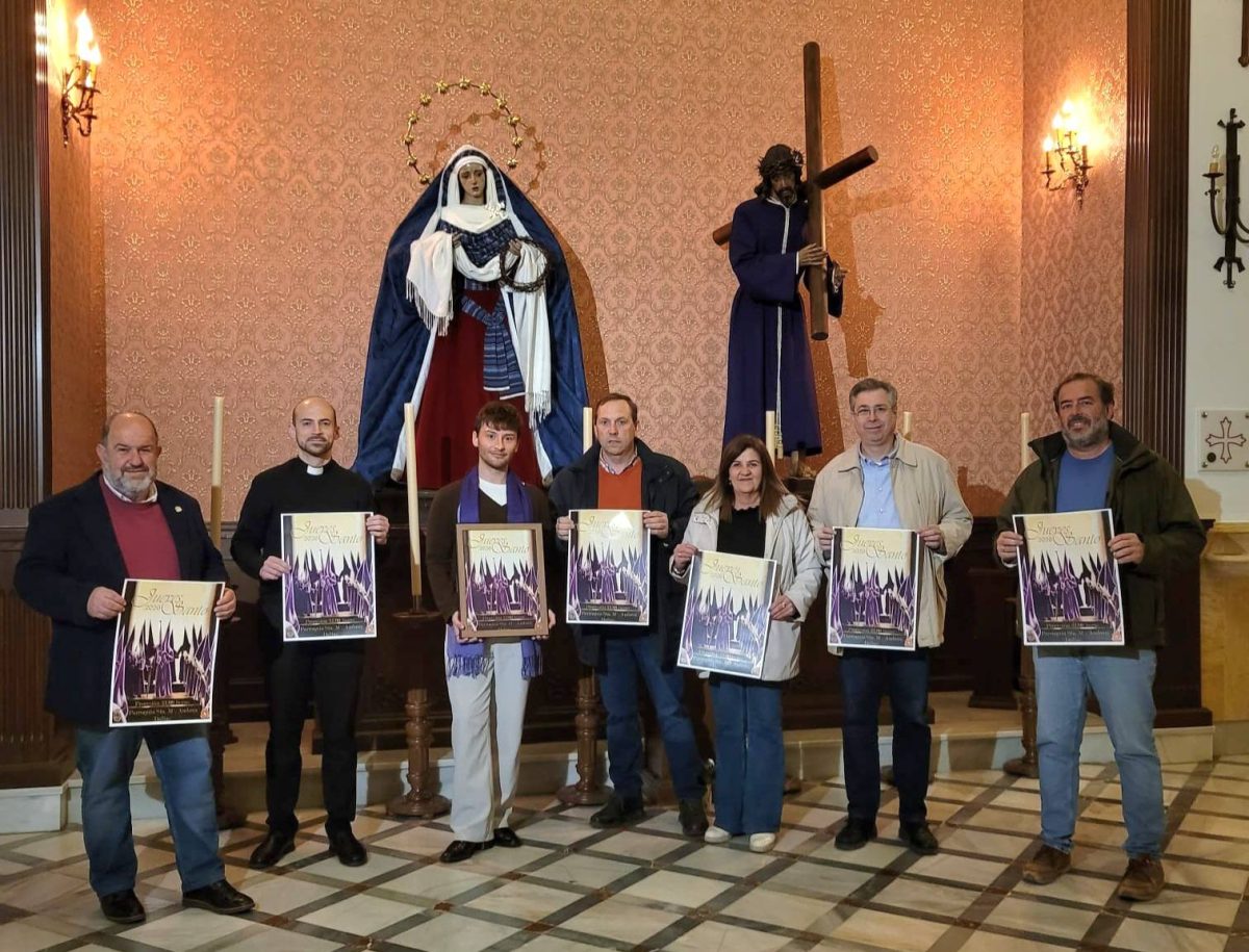 Acto de presentación del cartel junto a las imágenes titulares de la Hermandad. /DC