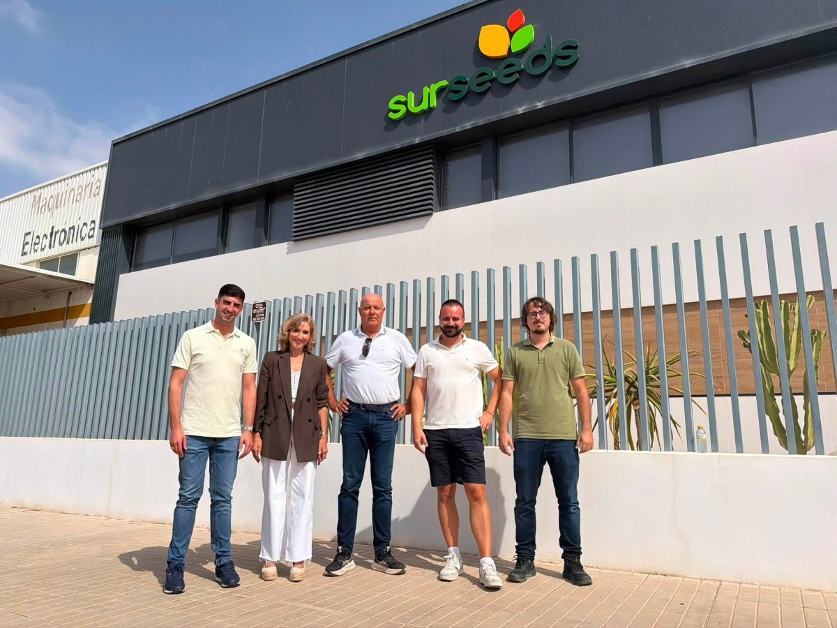 Ibáñez y Martínez en la sede de Surseeds junto al equipo de la compañía. /DC