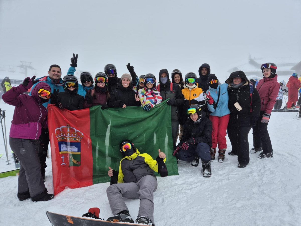 Jóvenes de Vícar en Sierra Nevada. /DC