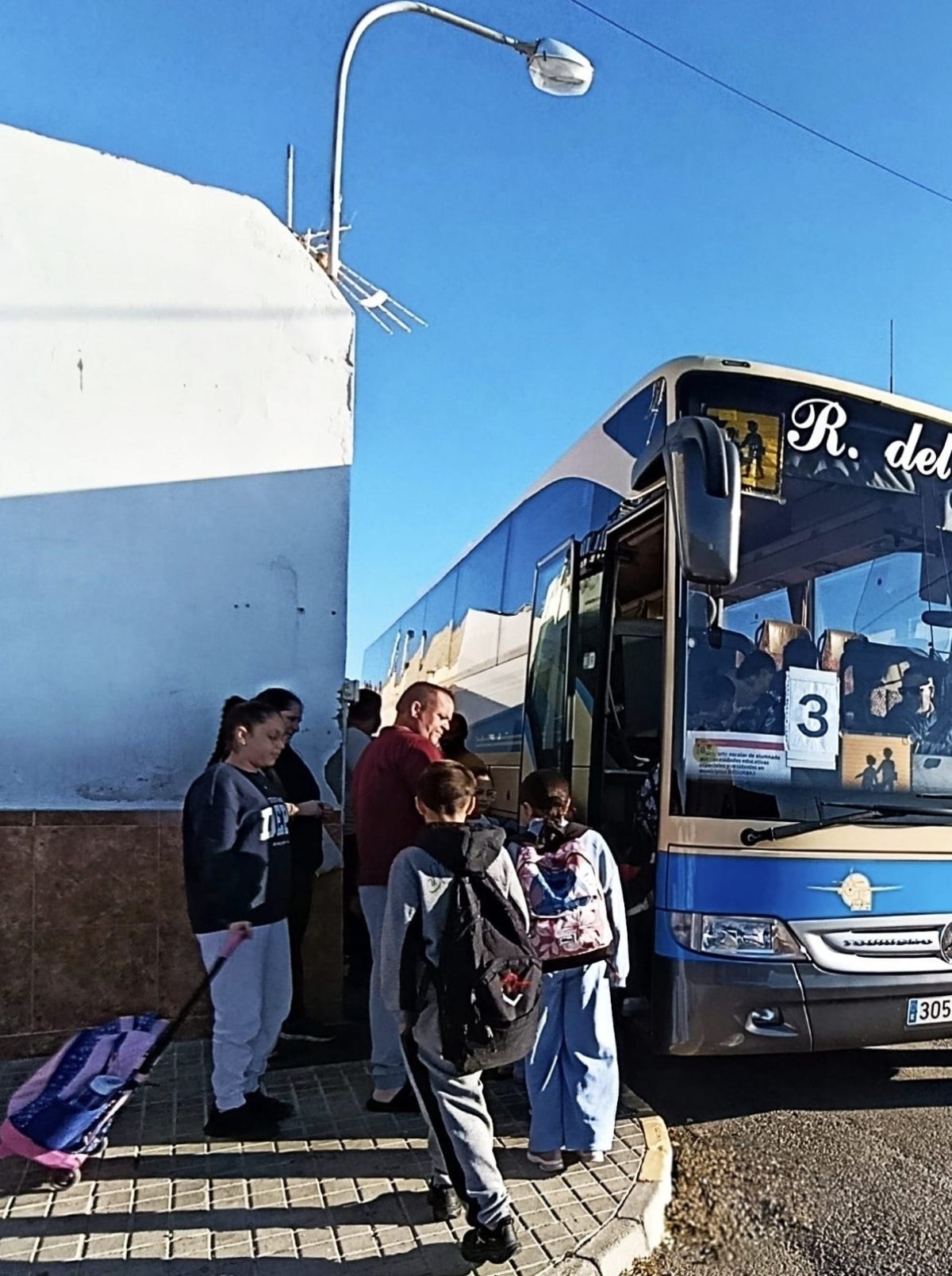 Servicios Sociales intensifica el control sobre el absentismo escolar en La Cimilla