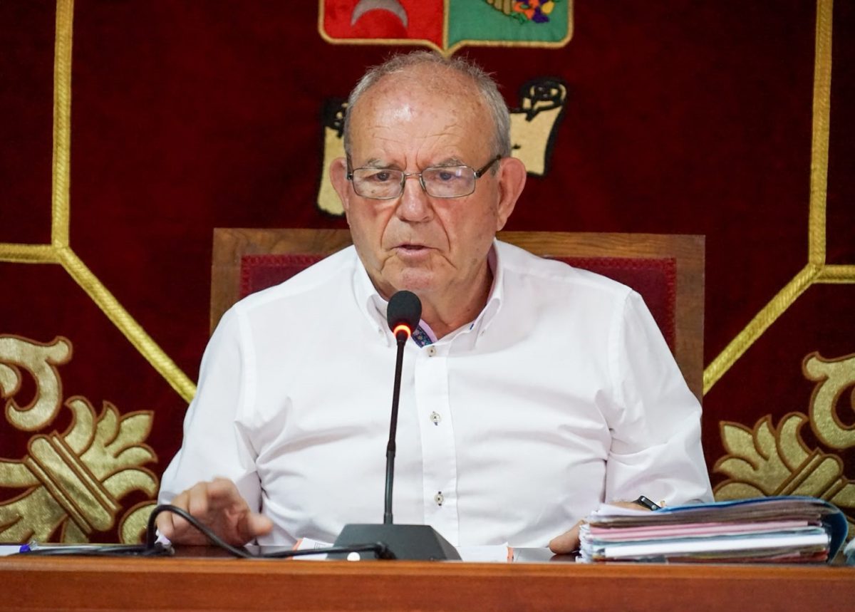 Antonio Bonilla  ofrece la Casa de la Juventud para uso provisional de la Guardia Civil si se produjera el cierre del cuartel de Roquetas