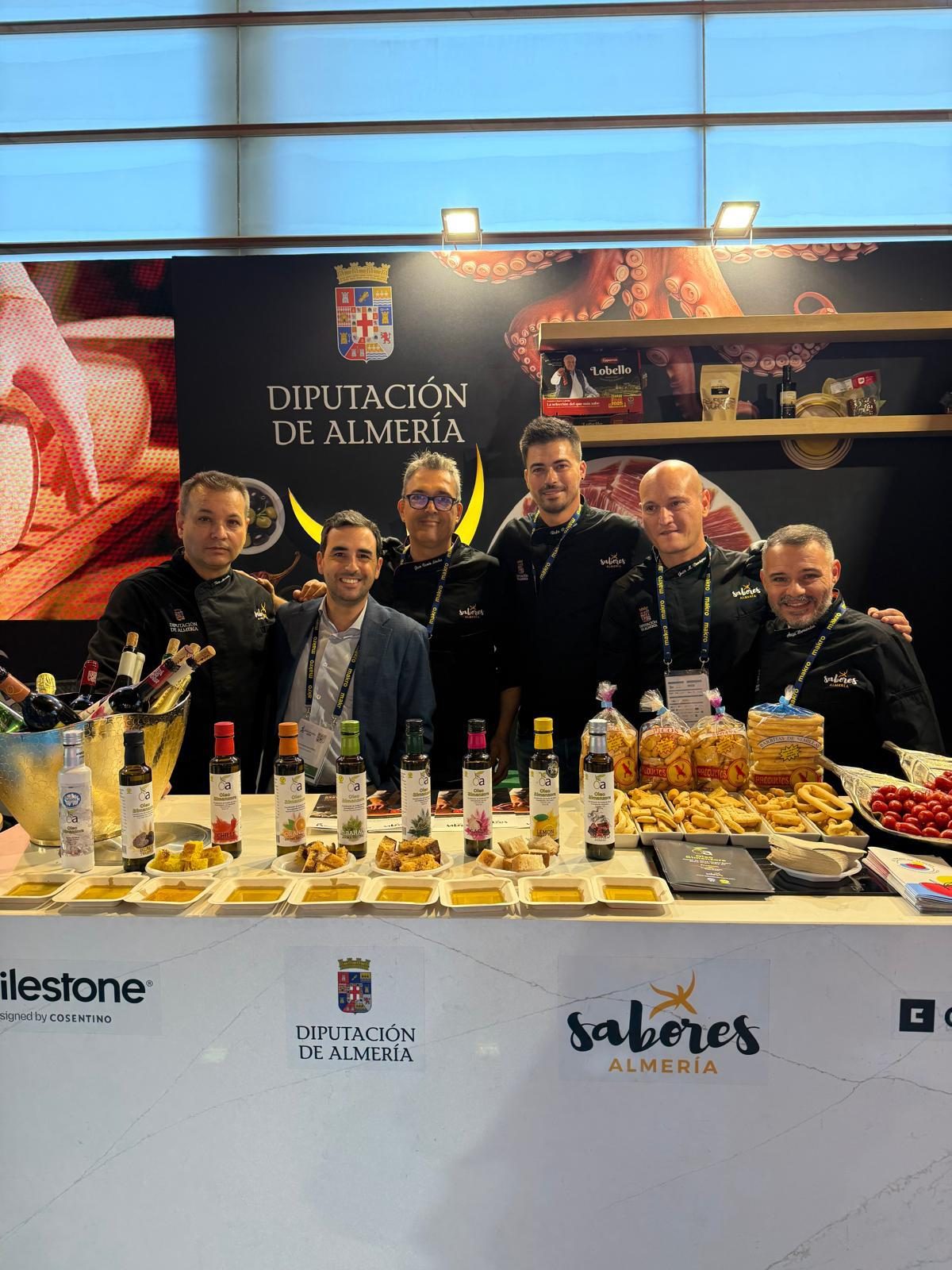 Carlos Sánchez con los chefs y porductos almerienses