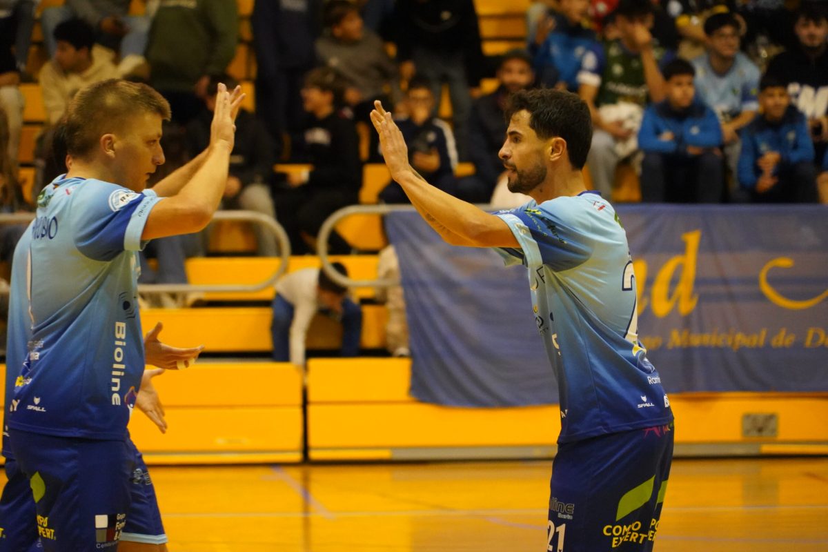 Cristian Rubio y Beto celebrando un tanto