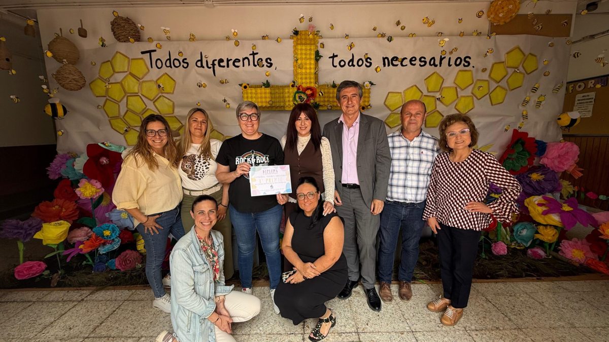 La creación del AMPA del CEIP San Fernando 'El Poli', ganadora del Concurso de Cruces de Mayo Escolar de Adra