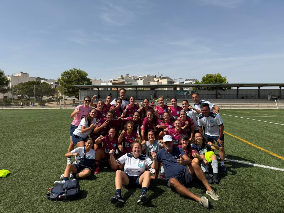 El equipo celebra la victoria