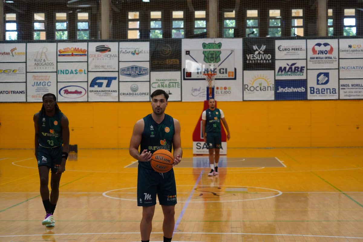 Alan Moreno desde la línea de tiro libre