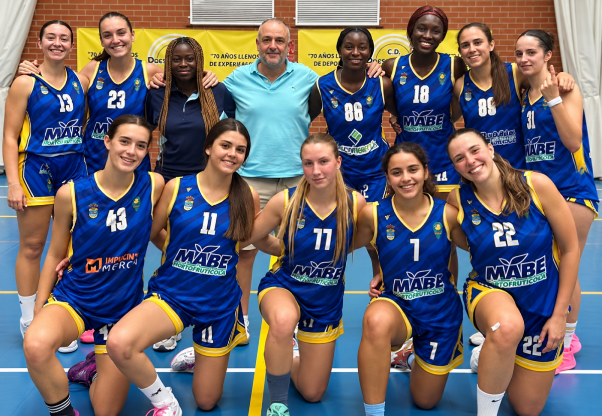 Foto de equipo tras la victoria en Granada