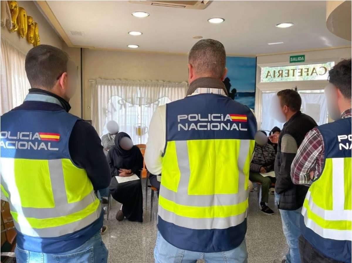 La Policía Nacional en El Ejido refuerza la prevención frente a la trata de seres humanos con charlas informativas dirigidas a mujeres en situación vulnerable