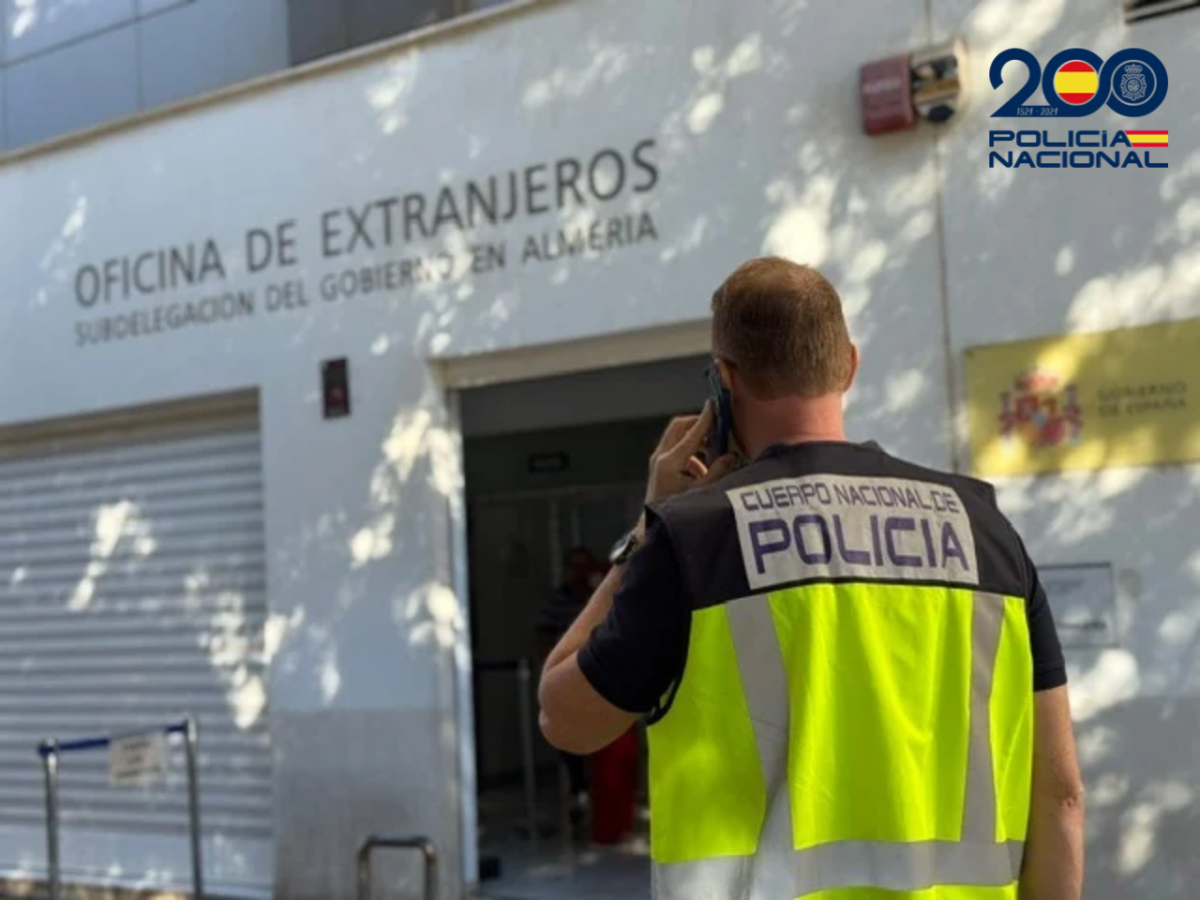 Imagen de archivo de la Oficina de Extranjeros en Almería. /DC