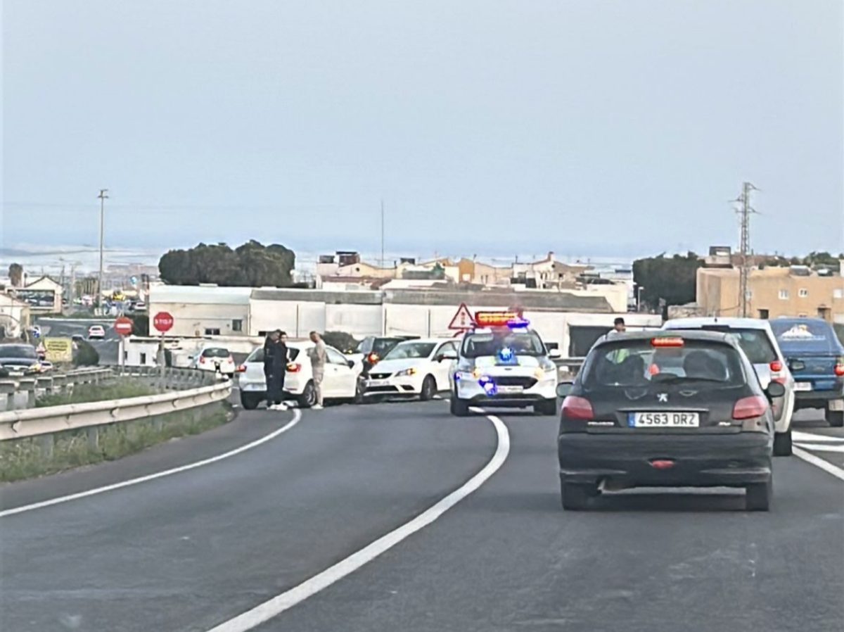 Imagen del accidente en la entrada de Pampanico. /DC