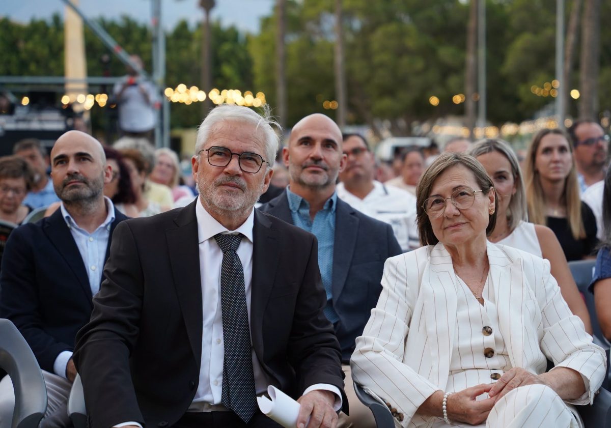 Lico con su mujer e hijos