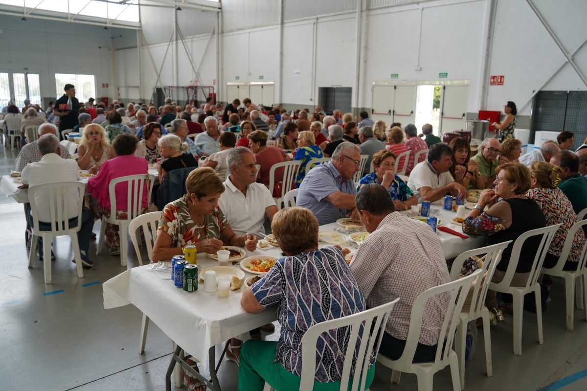 Los mayores de El Ejido disfrutando de la degustación gastronómica