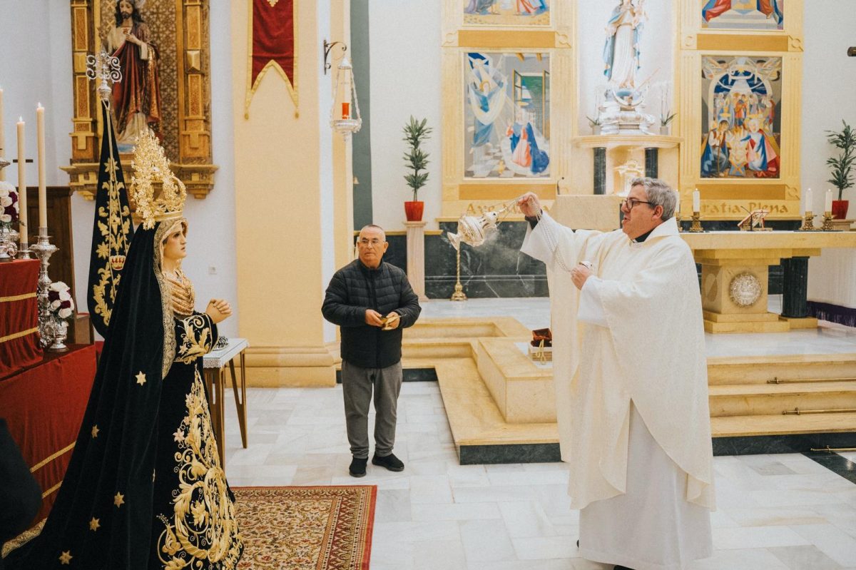 Ofrenda floral a la Virgen de los Dolores de Roquetas