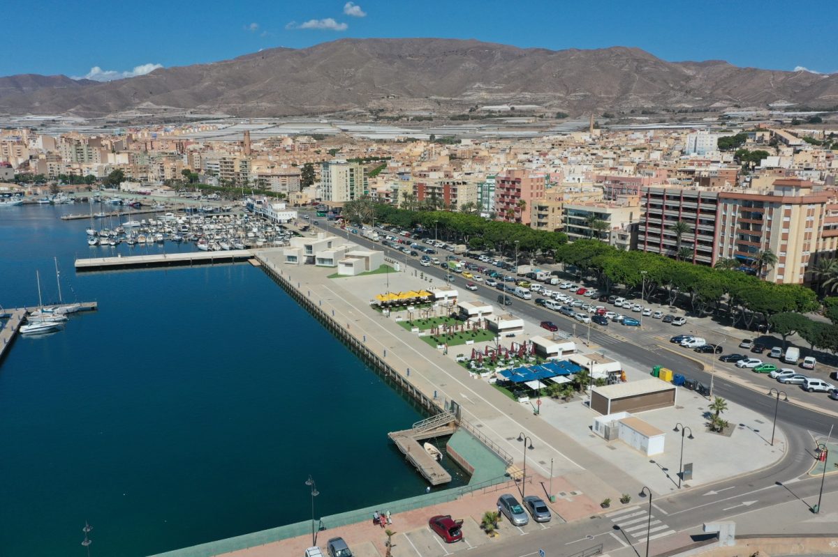 Vista del Puerto de Adra