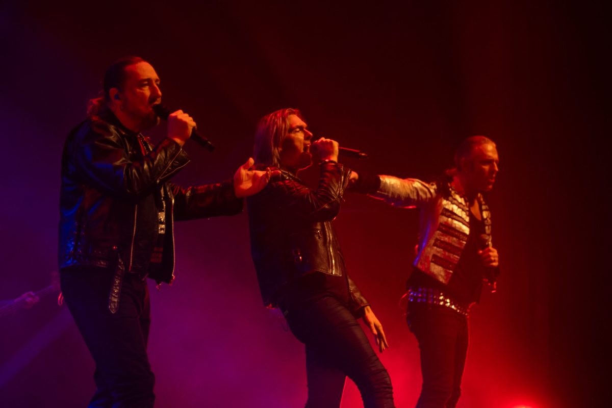 Un momento de ‘Symphonic Rhapsody of Queen’  sobre el escenario del Teatro Auditorio de Roquetas de Mar