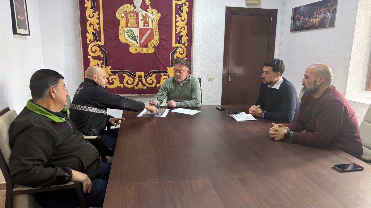 Reunión de seguridad en el Ayuntamiento de Berja por la Carrera Solidaria Fuentes de Vida