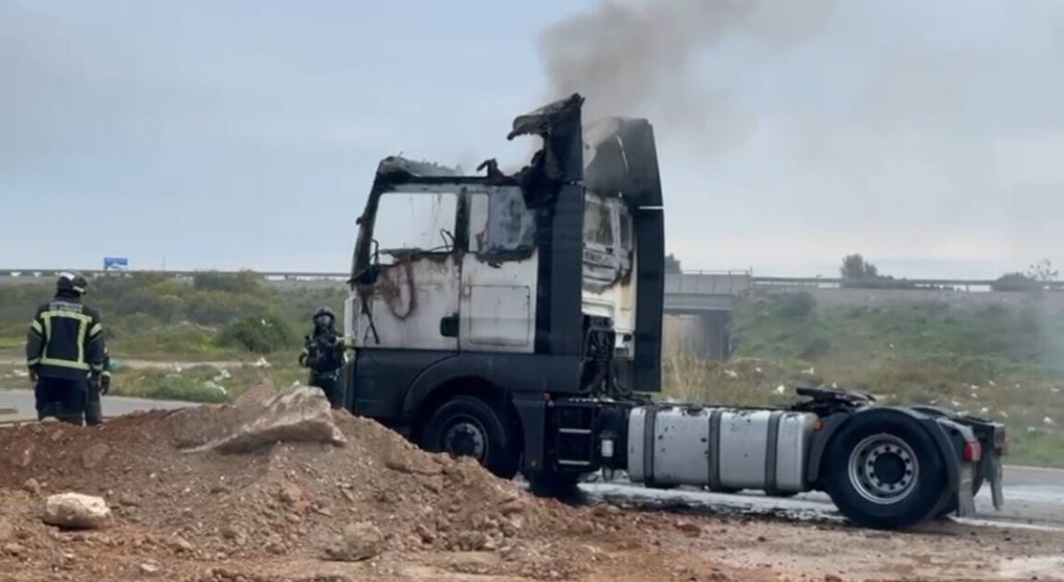 Rápida actuación de los bomberos del Poniente. /DC