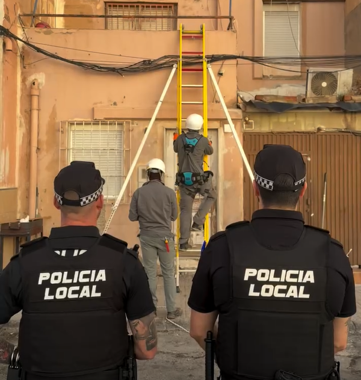 Operación contra los enganches ilegales en Pampanico. /DC