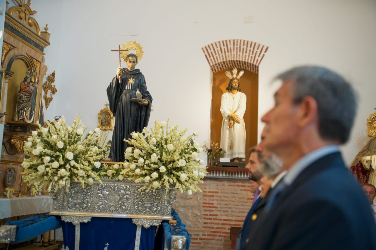 Manuel Cortés durante la misa de San Nicolás. /Ayto. Adra