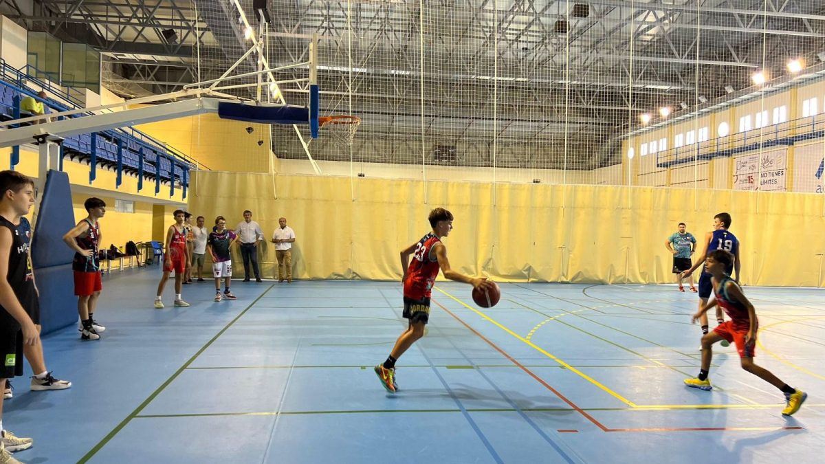 Baloncesto en el Pabellón. /Ayto. Adra