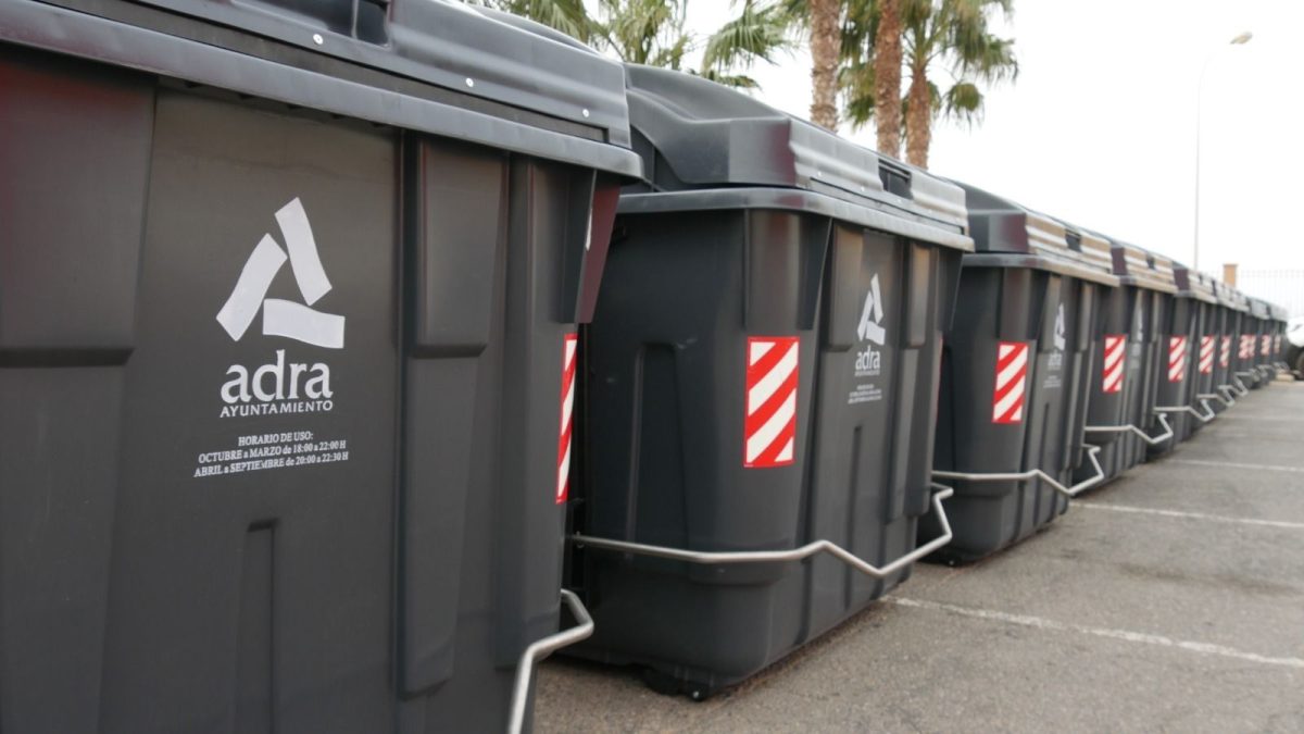 Adra renueva su recogida de basura. /Ayto. Adra