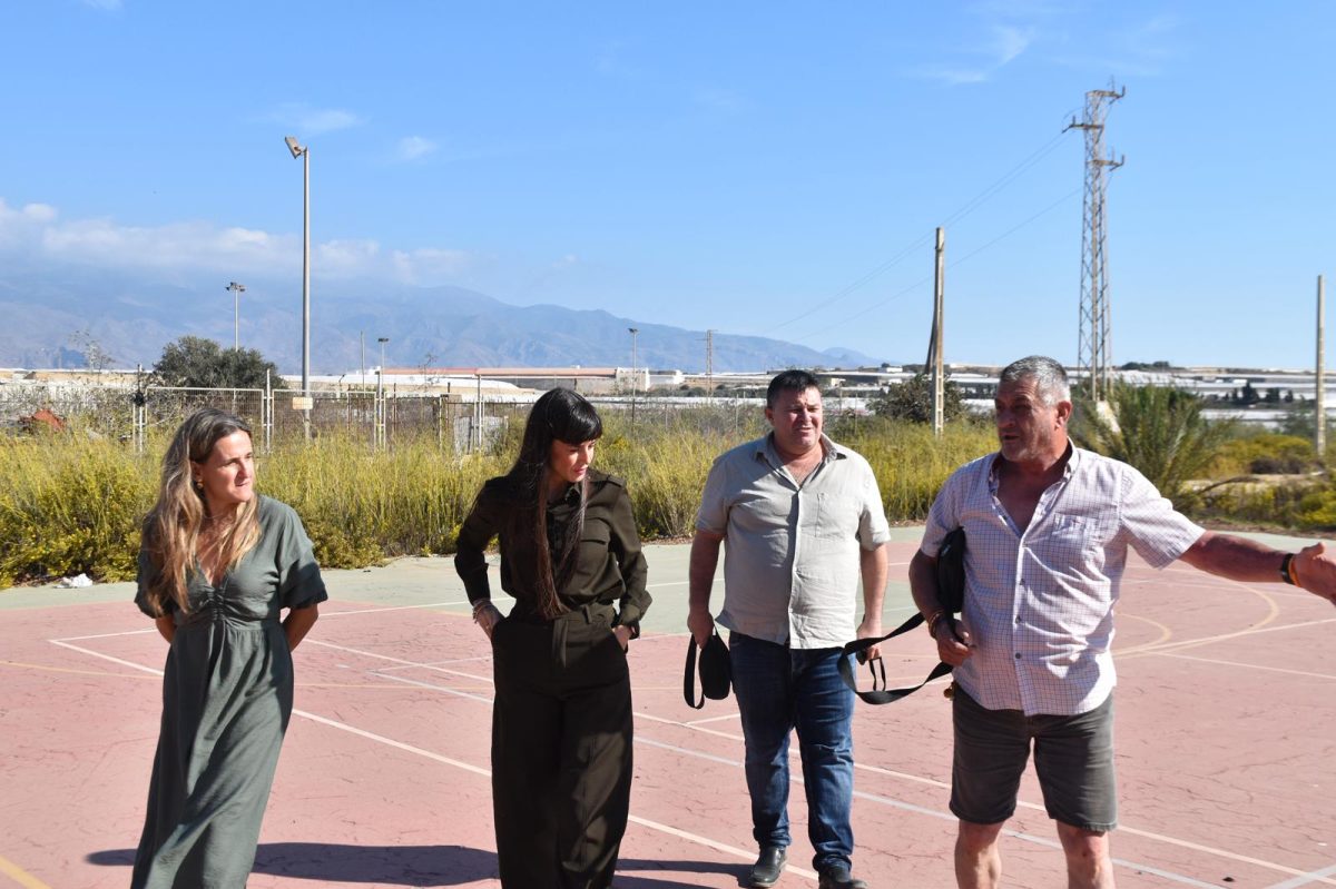 Visita a la zona donde se han instalado las chabolas, en Matagorda