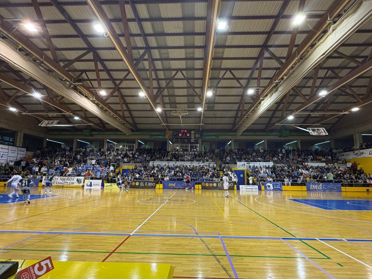 La afición celeste llenó el Pabellón de El Ejido.