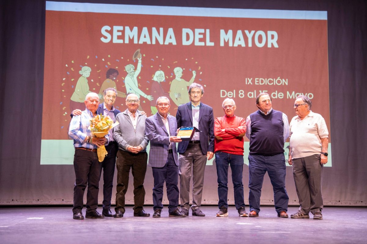 Adra rinde homenaje a sus mayores en una emotiva gala dentro de la IX Semana del Mayor