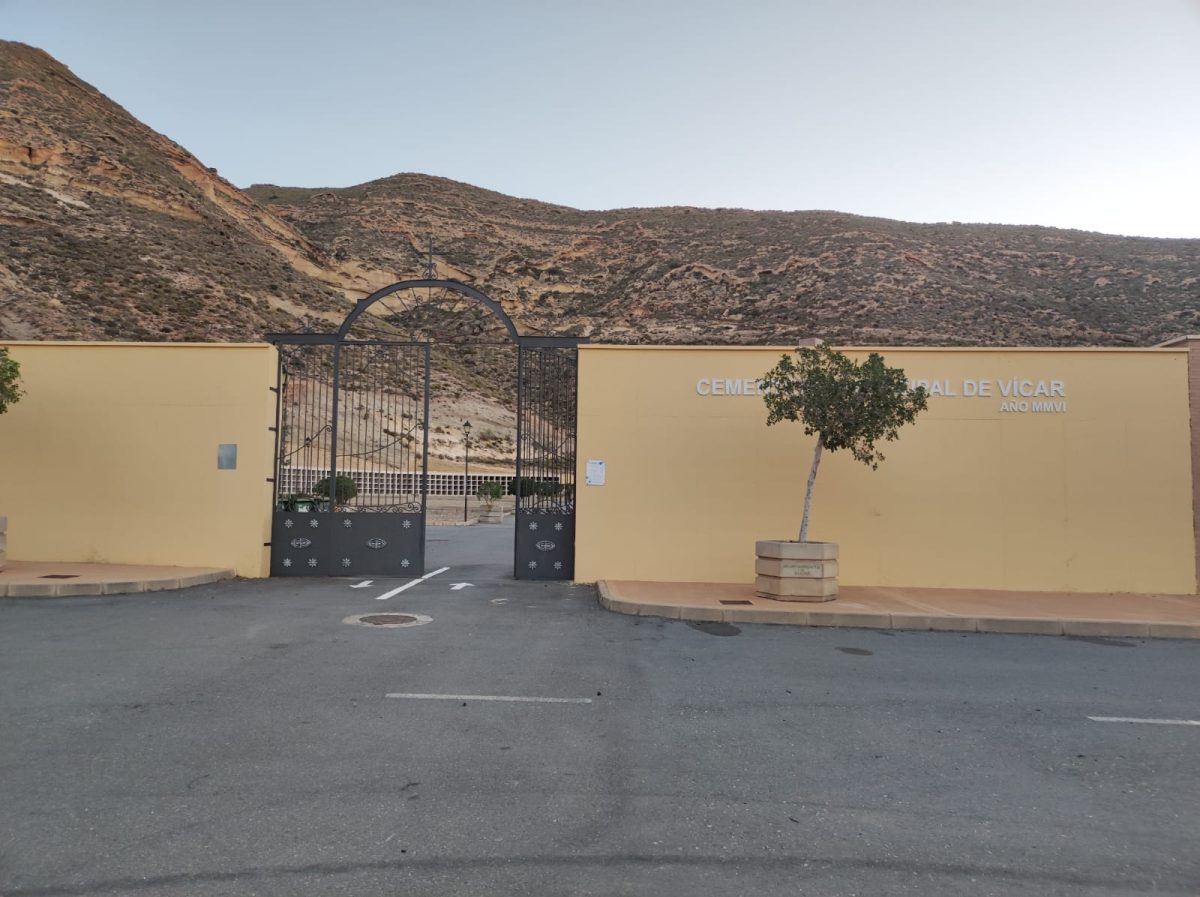 Todo a punto en los cementerios de Vícar de cara a la festividad de Todos los Santos