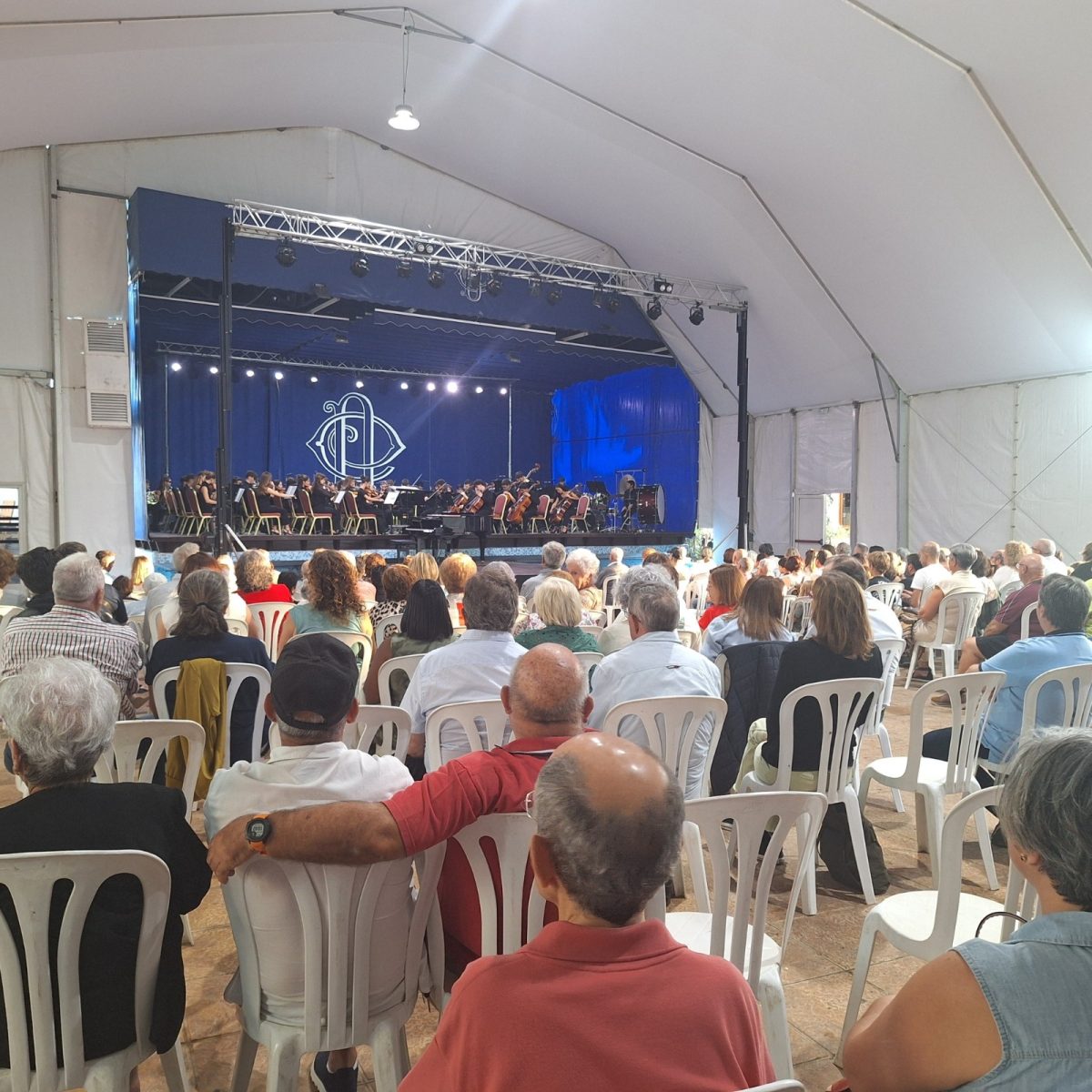 Actuación de la Orquesta Joven de Almería en el Casino