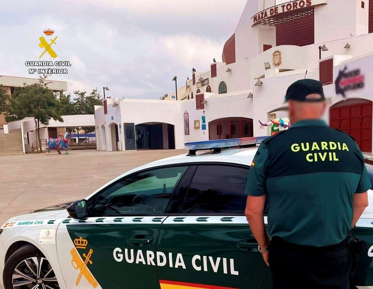 Guardia civil en Roquetas de Mar. Imagen de archivo. /DC