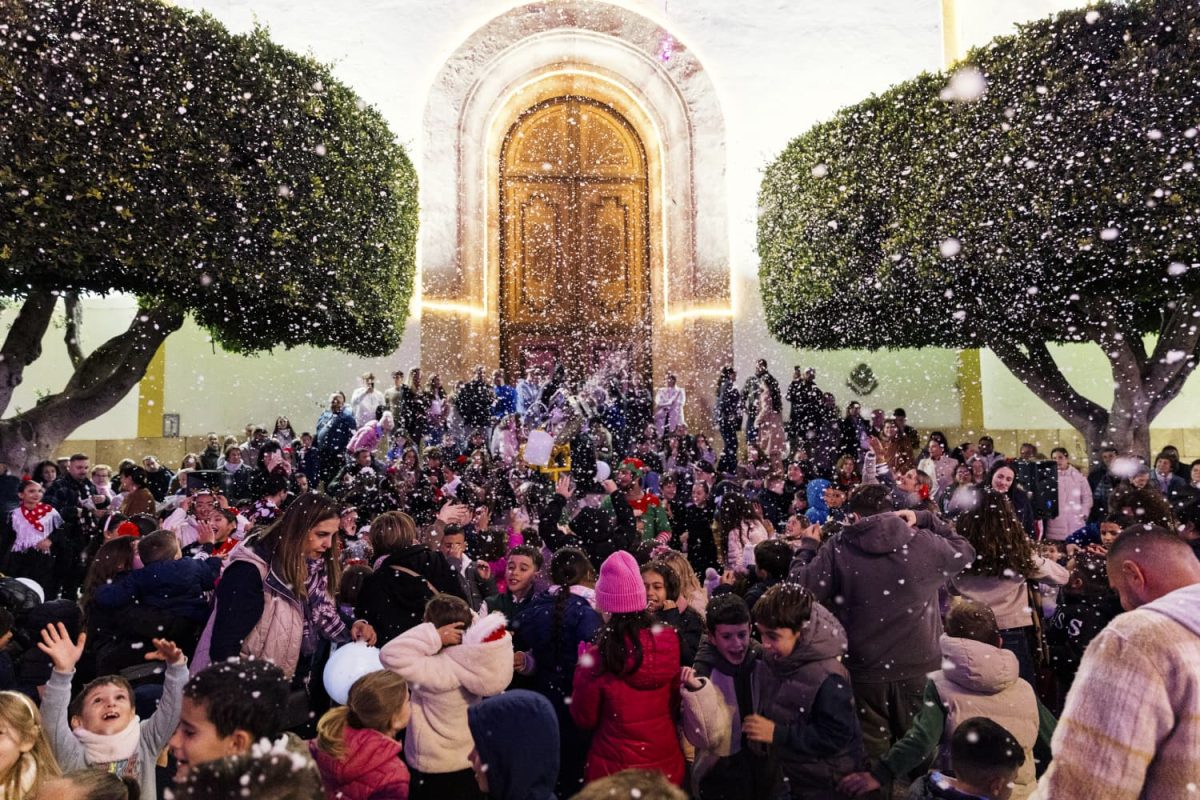 Fiesta por la iluminación navideña en Dalías. /DC