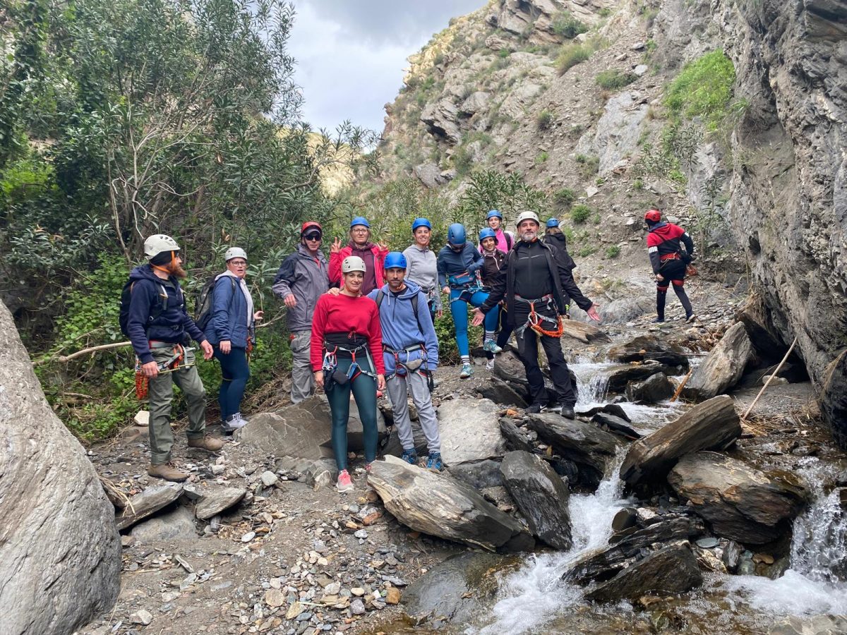 Casi un centenar de abderitanos disfrutan de un fin de semana en Sierra Nevada de la mano de 'Adra en la Senda'