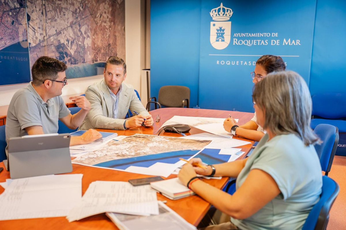 El concejal de Urbanismo, José Luis Llamas, en una reunión