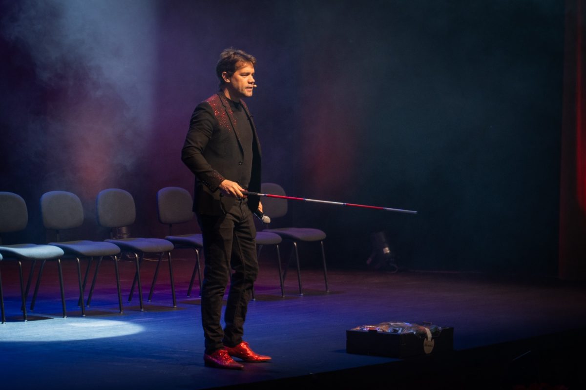 Juan Dávila con ‘El Palacio del Pecado’ en el Auditorio de Roquetas