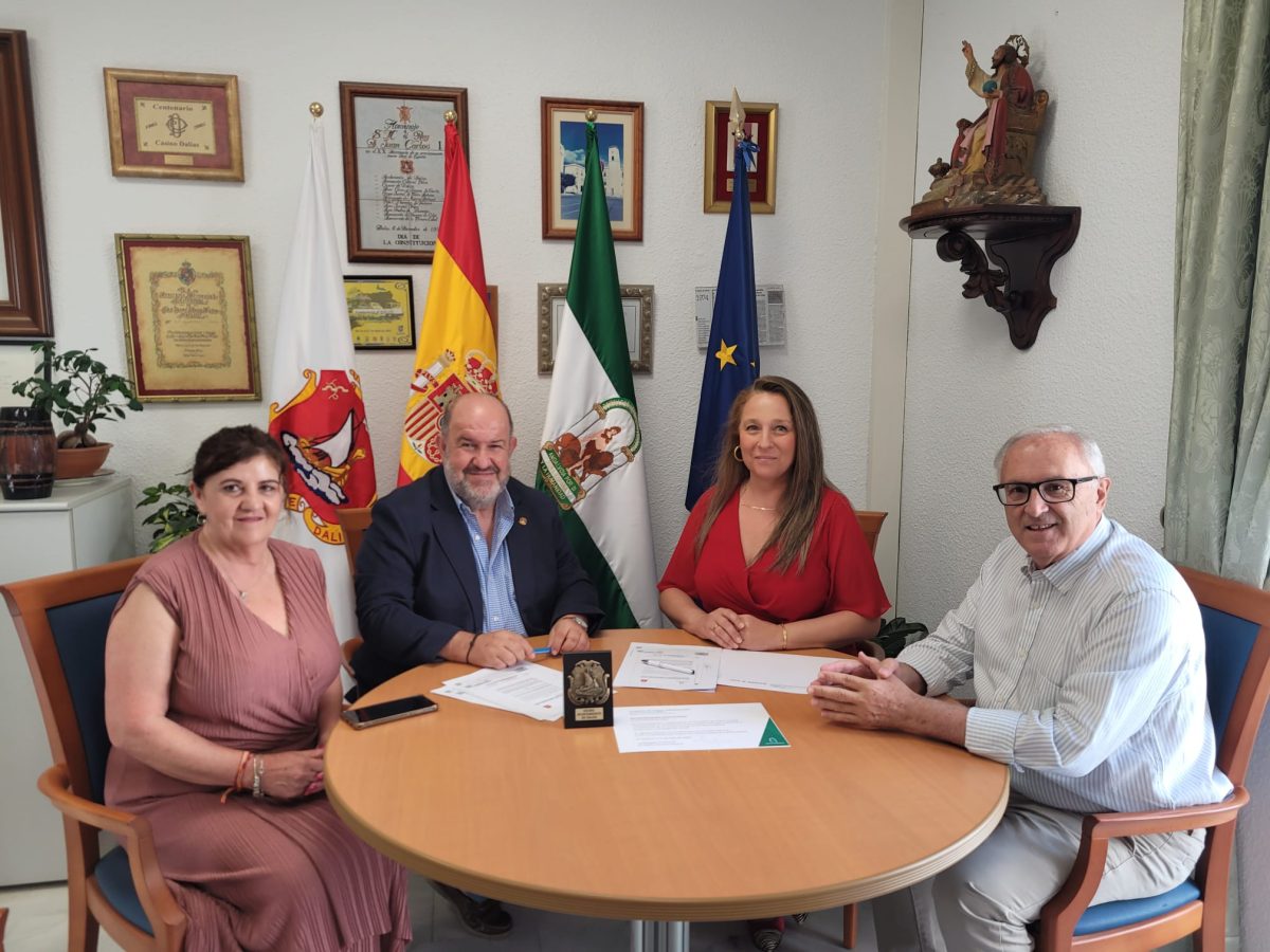 Firma del convenio en el despacho del alcalde. /DC