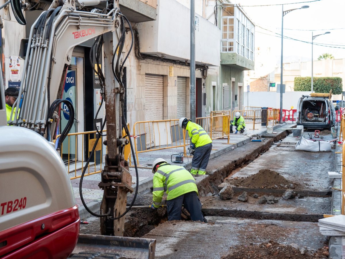 Trabajadores de Hidralia en Roquetas de Mar. /DC