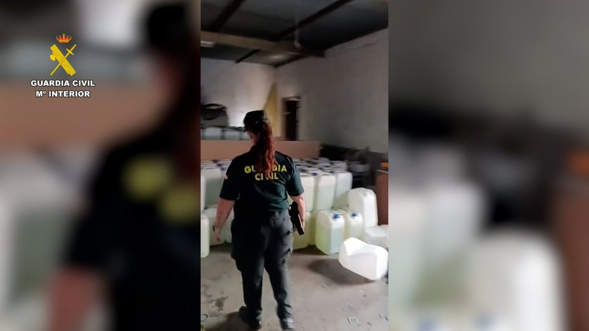 Depósito de gasolina intervenido en Adra. /DC