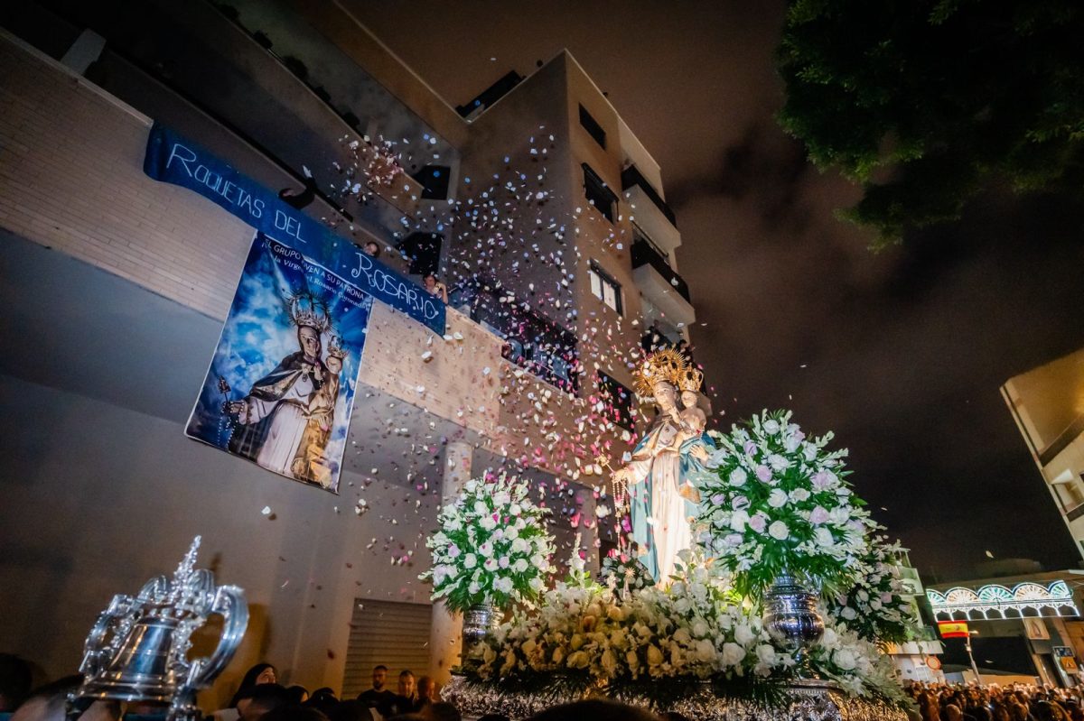 Procesión de la Virgen del Rosario por Roquetas de Mar