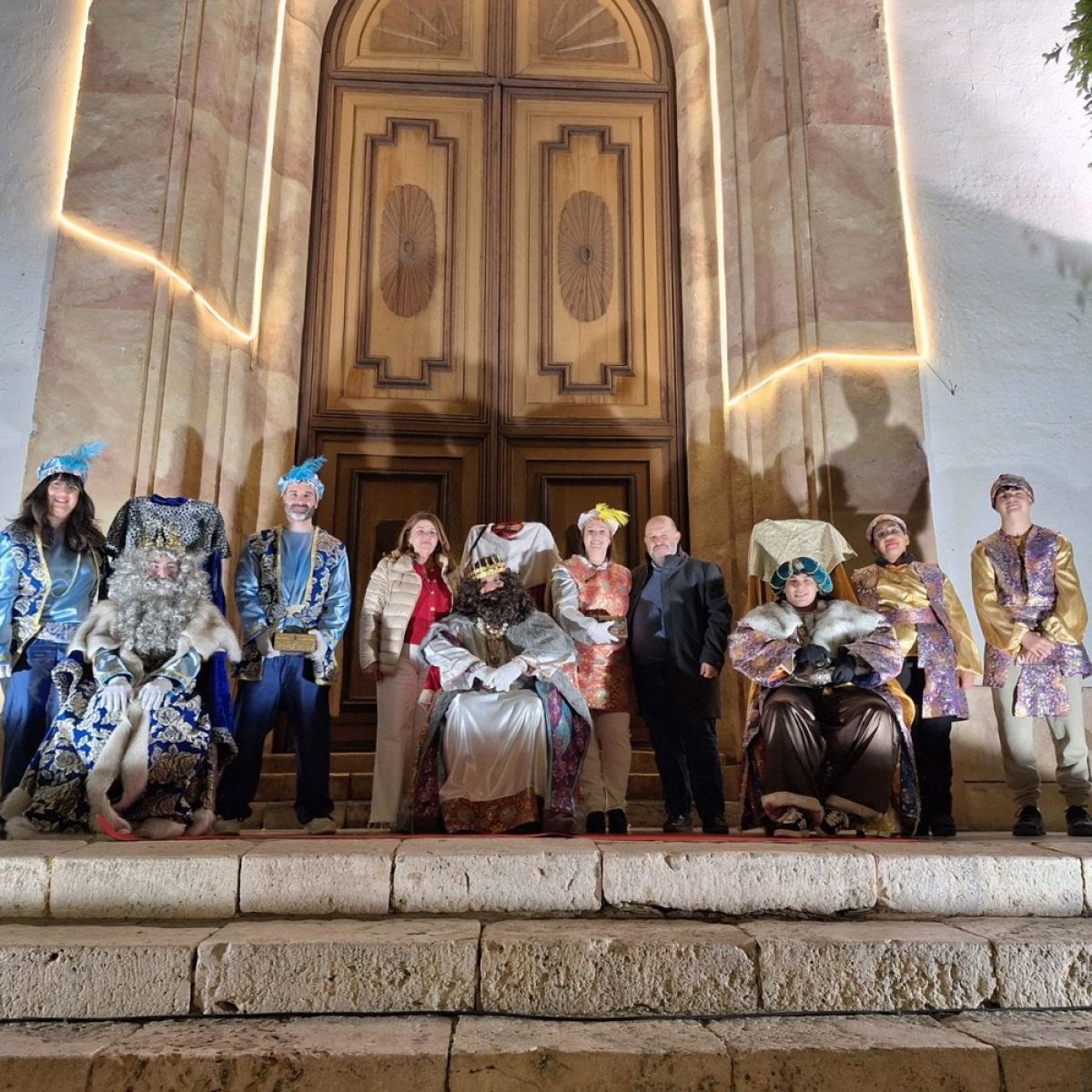 La Cabalgata de Reyes llena de ilusión y alegría las calles de Dalías