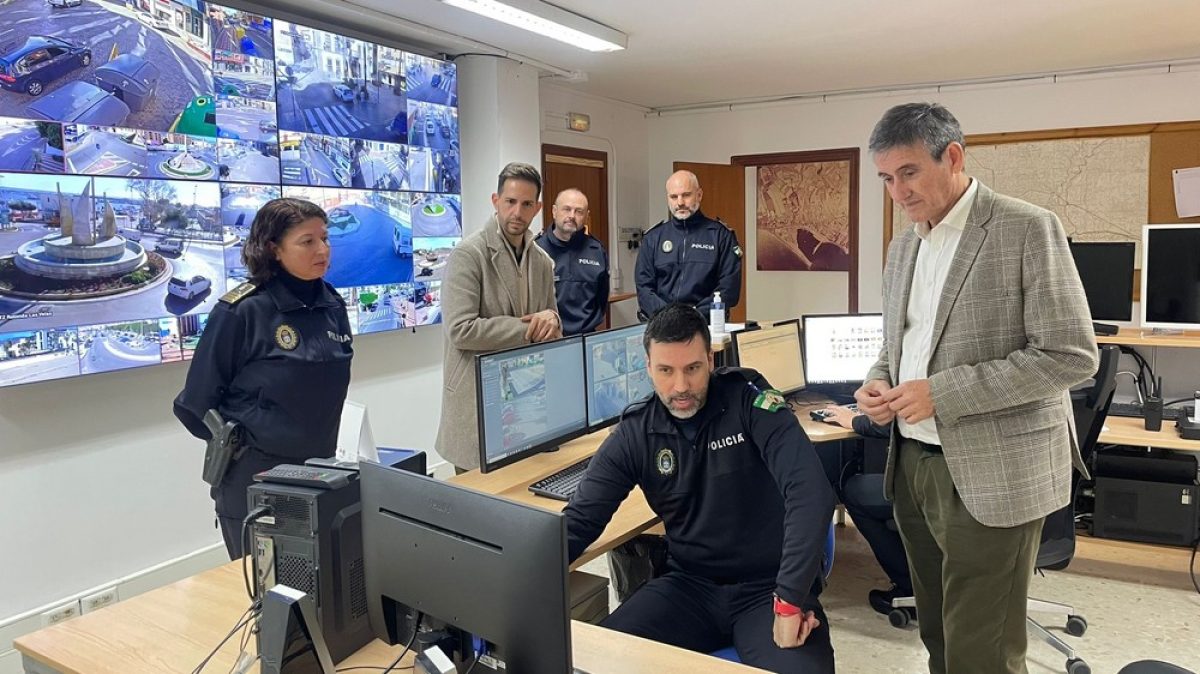 La Policía Local de Adra estrena sala de videovigilancia para mejorar el control de la seguridad ciudadana