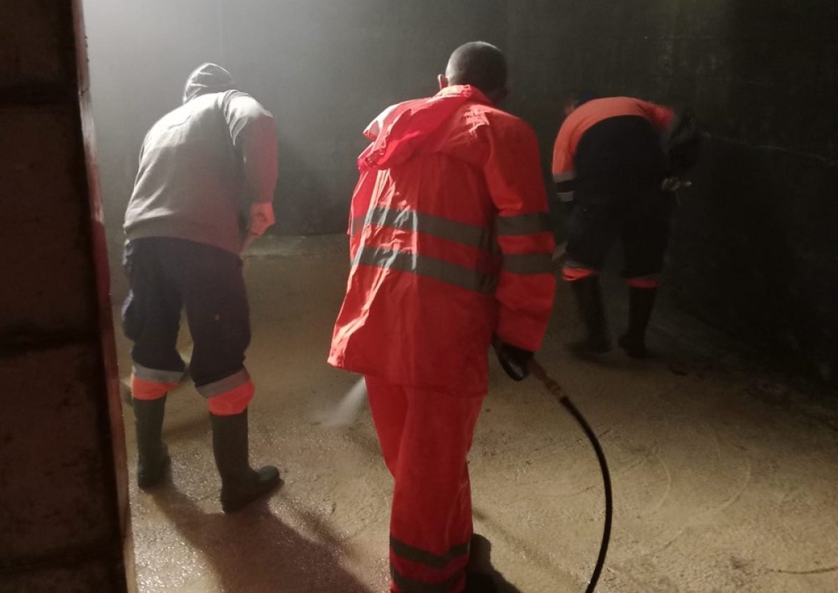 Finaliza el Plan de Limpieza de los depósitos de abastecimiento de agua de Celín y comienza el de Dalías