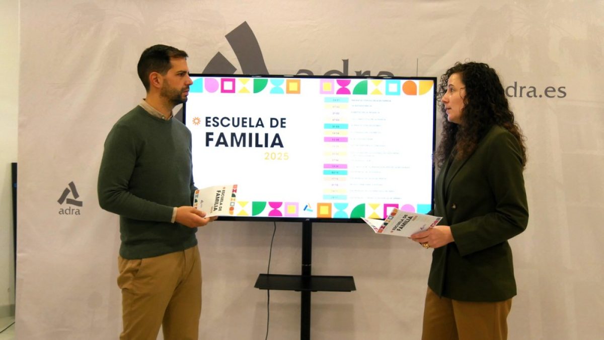 El Ayuntamiento de Adra presenta la nueva edición de la Escuela de Familia para 2025