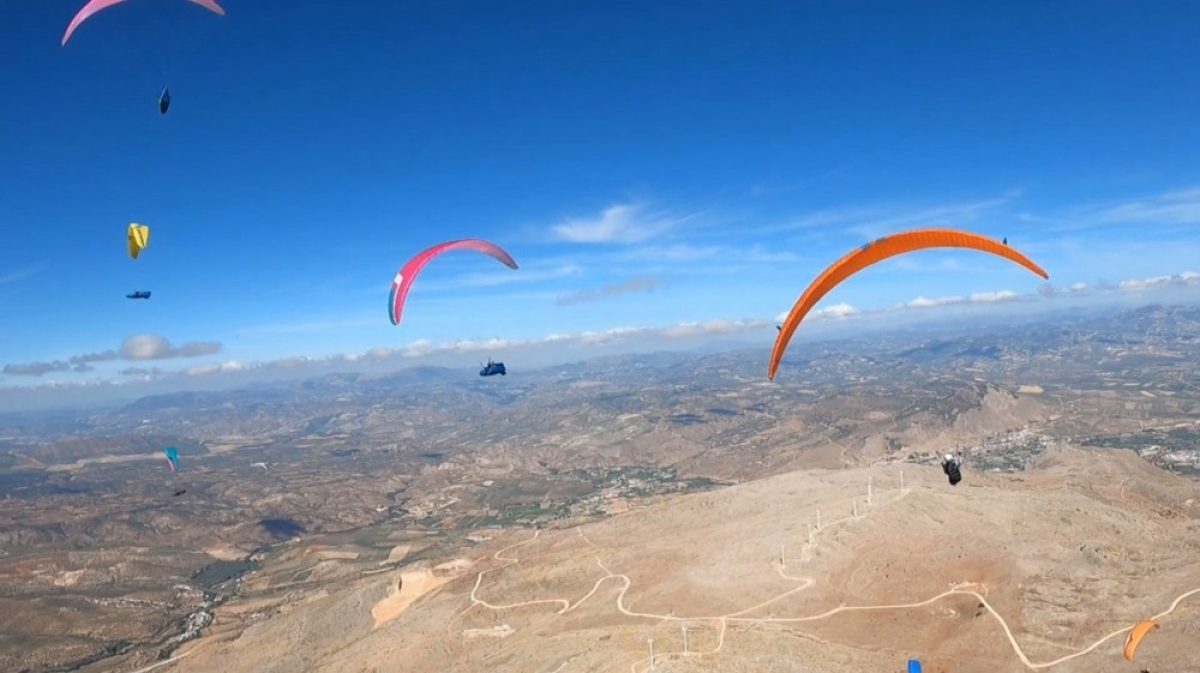 Dalías da la bienvenida a la Liga Andaluza de Parapente 2025