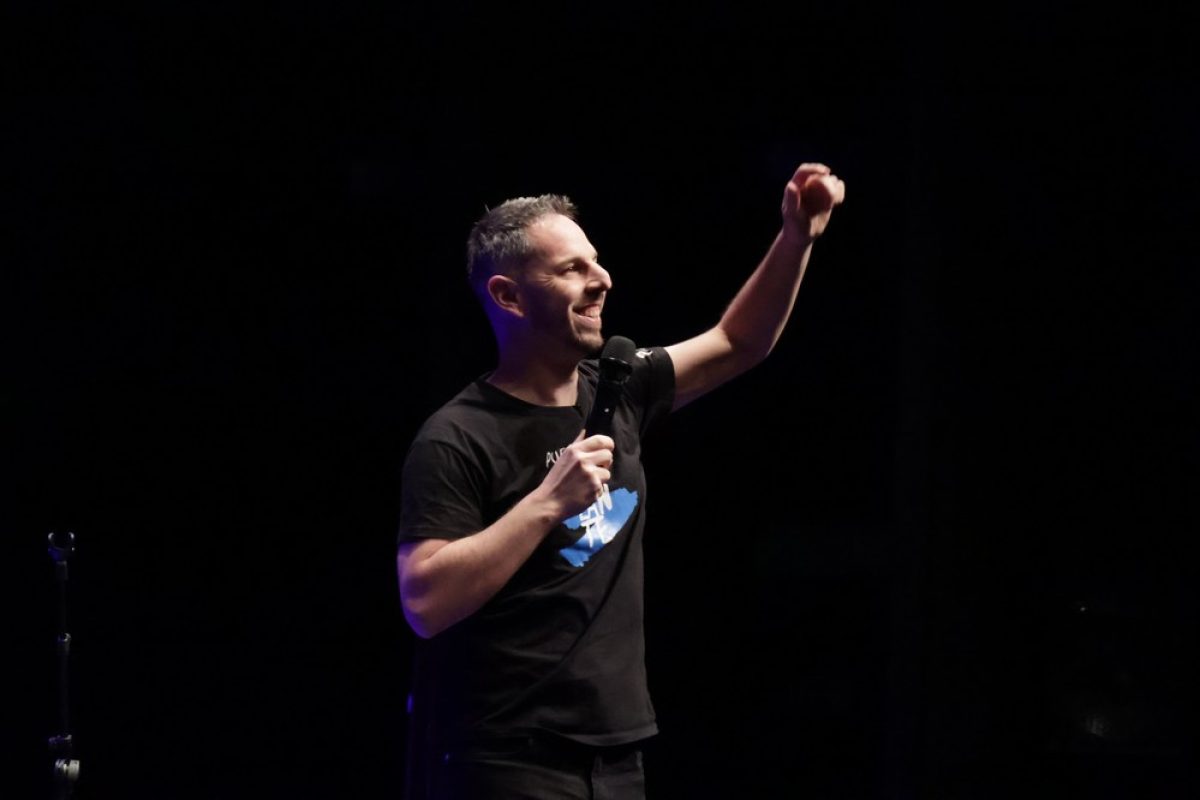 David Cepo llena el Auditorio con un espectáculo de humor y muchas risas