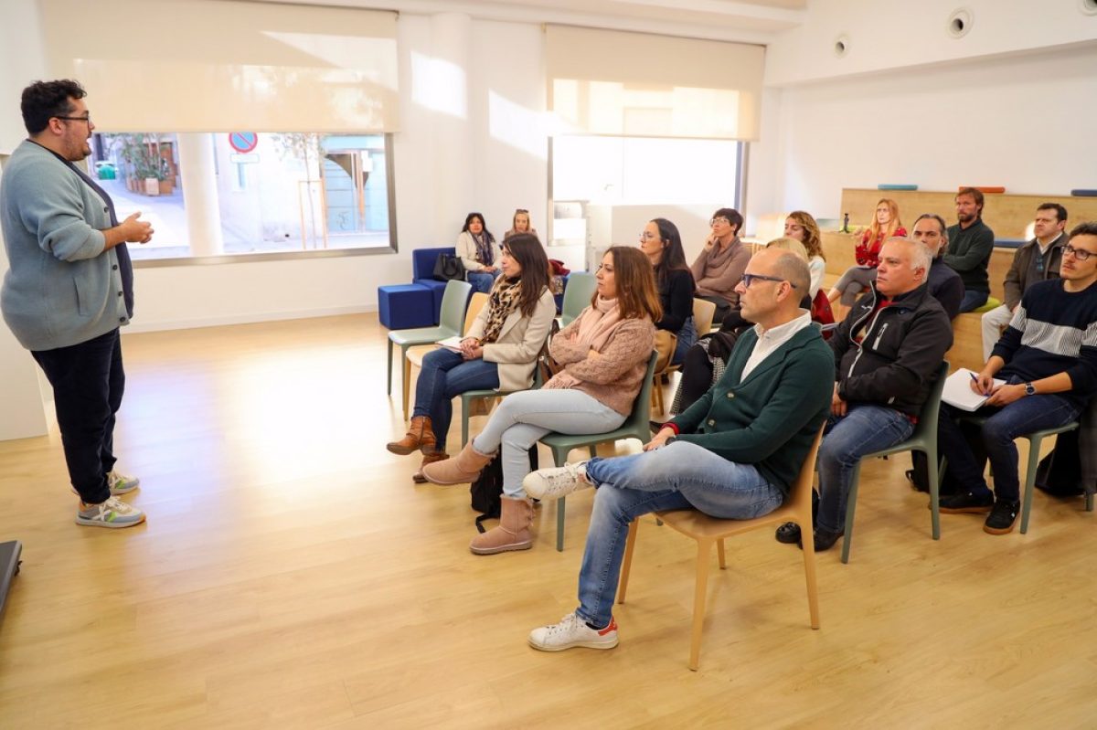 Murgijoven acoge un taller informativo sobre cómo orientar a los jóvenes en la elección de su futuro académico y profesional ligado a la FP
