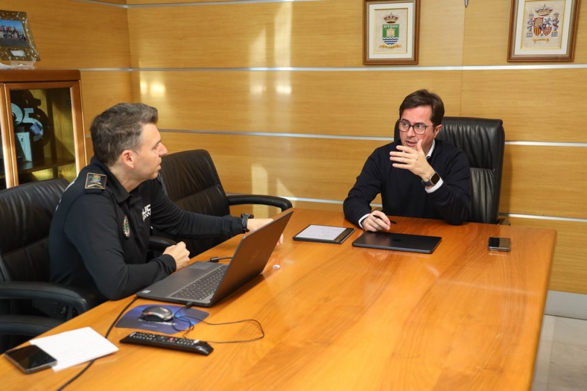 El Ejido reforzará la presencia policial y cercanía con los vecinos a través de patrullas a pie