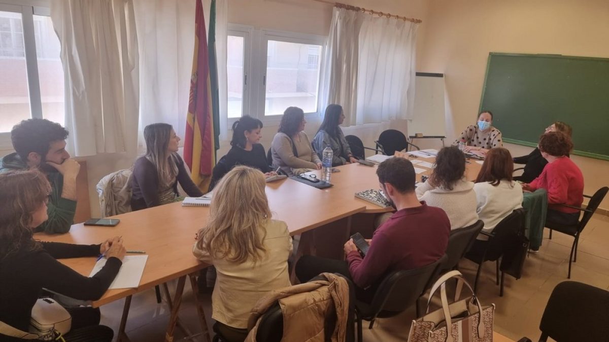 Ayuntamiento de Vícar y centros educativos perfilan el programa de actos de cara al Día Internacional de la Mujer
