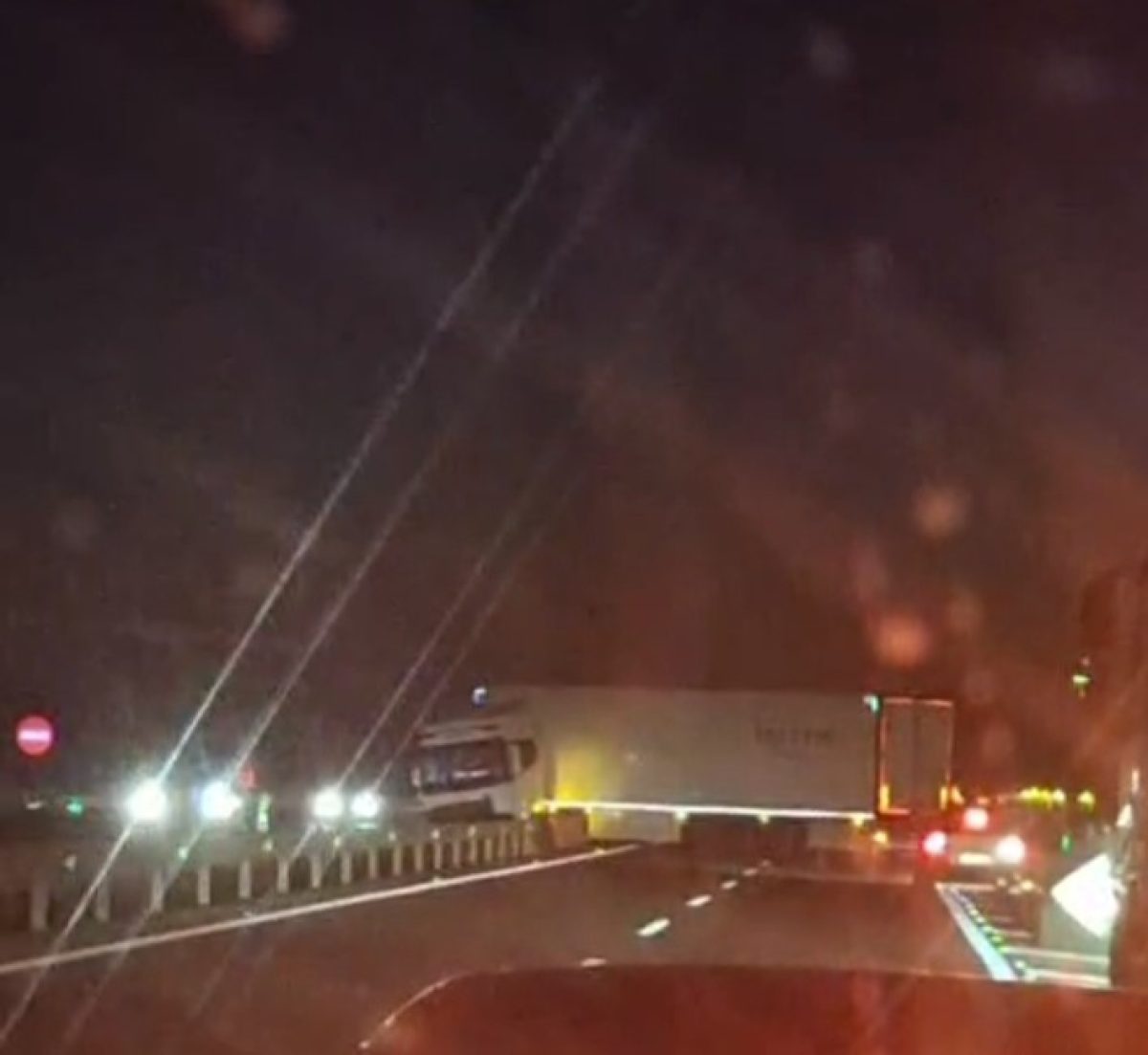 Una colisión múltiple con un trailer implicado obliga a cortar la A7 a la altura de El Ejido